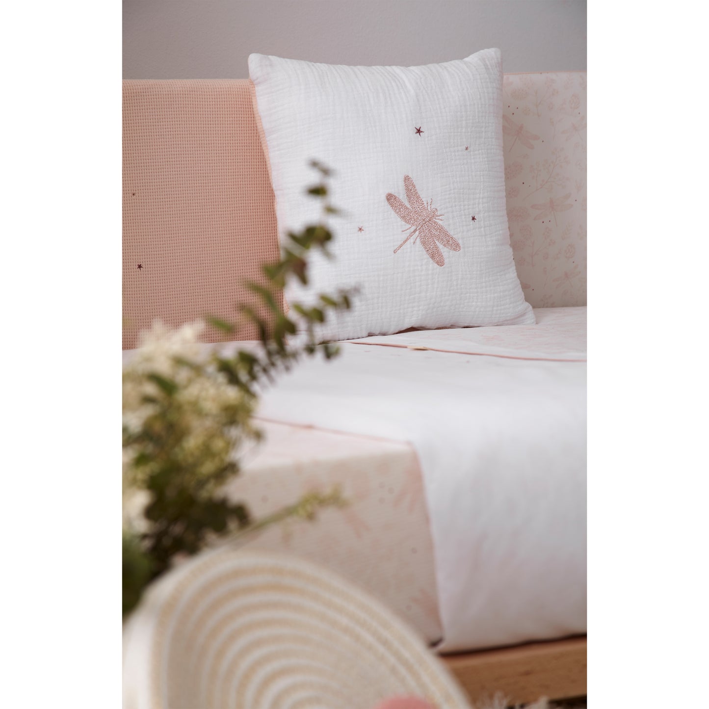 Cojín decorativo bebé Dafne Blanco Rosa 30x30