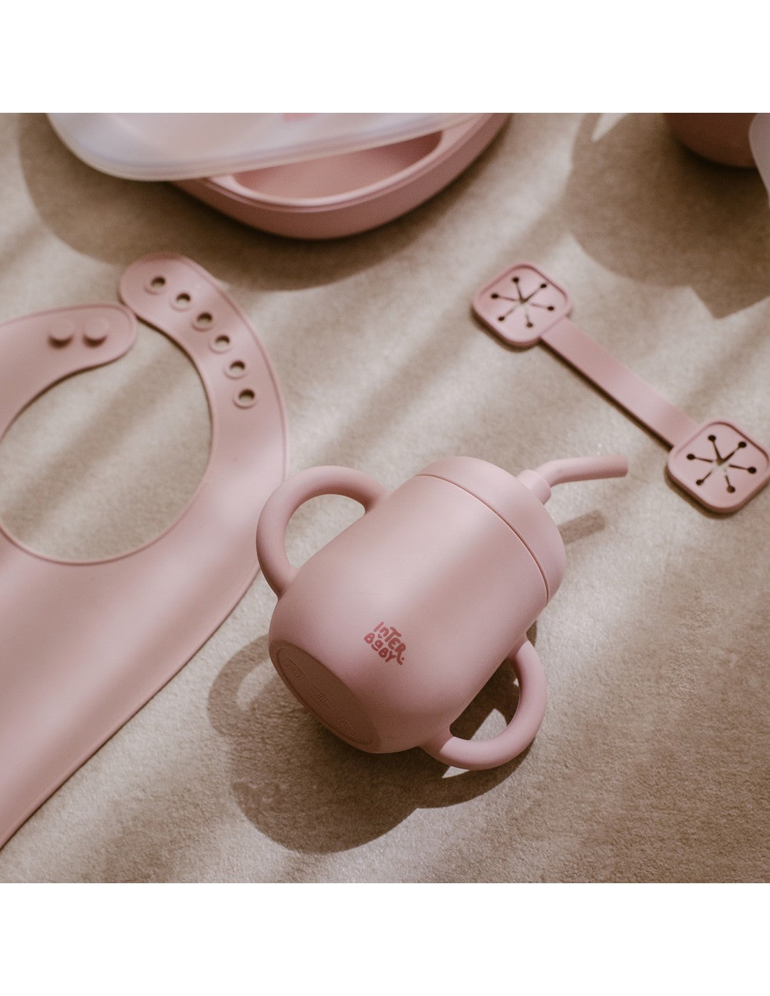 Vaso antiderrame de silicona con pajita Interbaby rosa