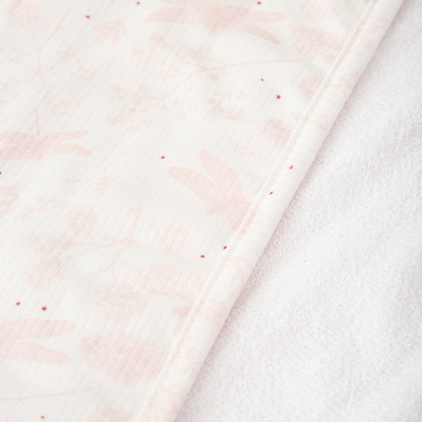Manta Arrullo Dafne Blanco Rosa 75x75