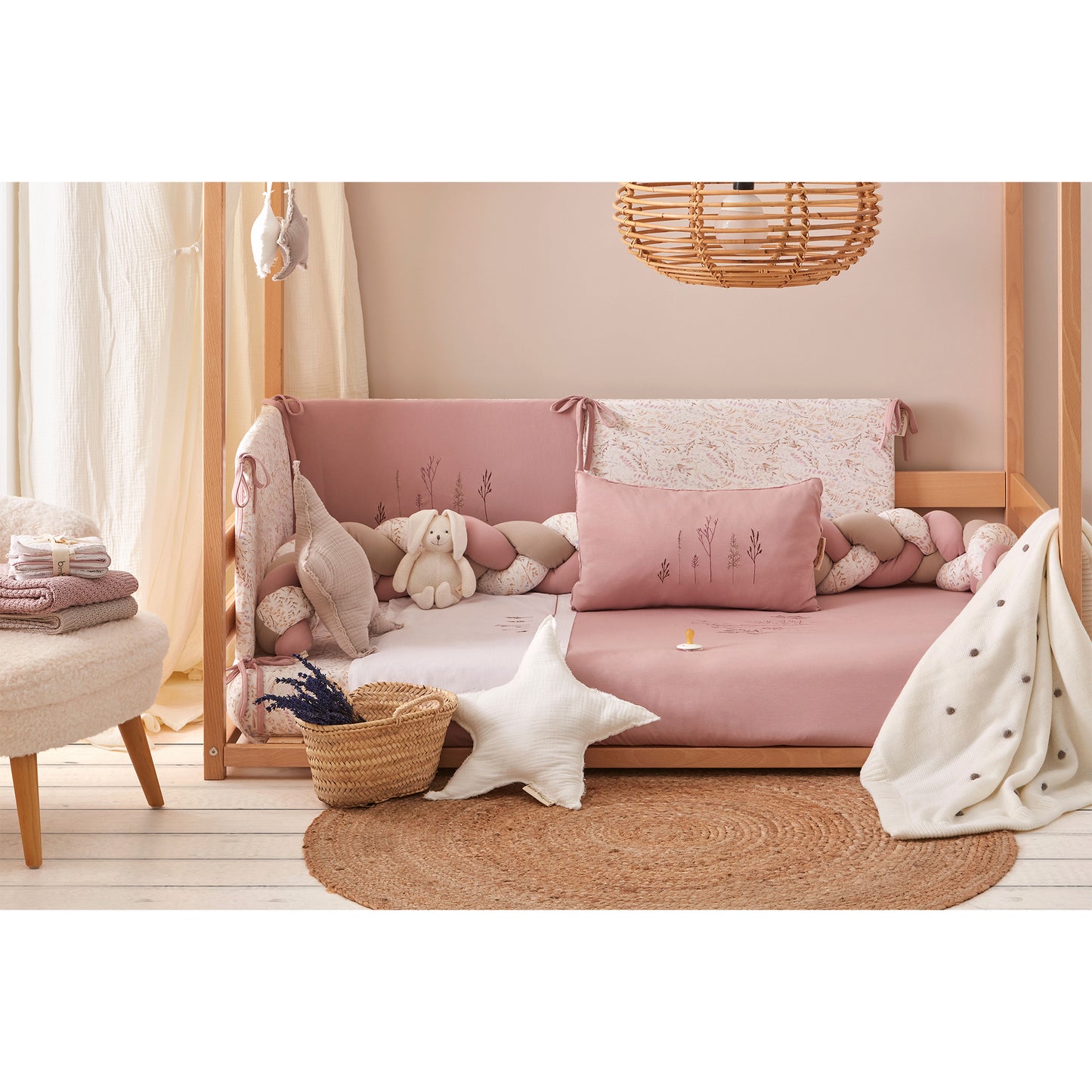 Protector de cuna trenza Niza Blanco Lila 300 cm
