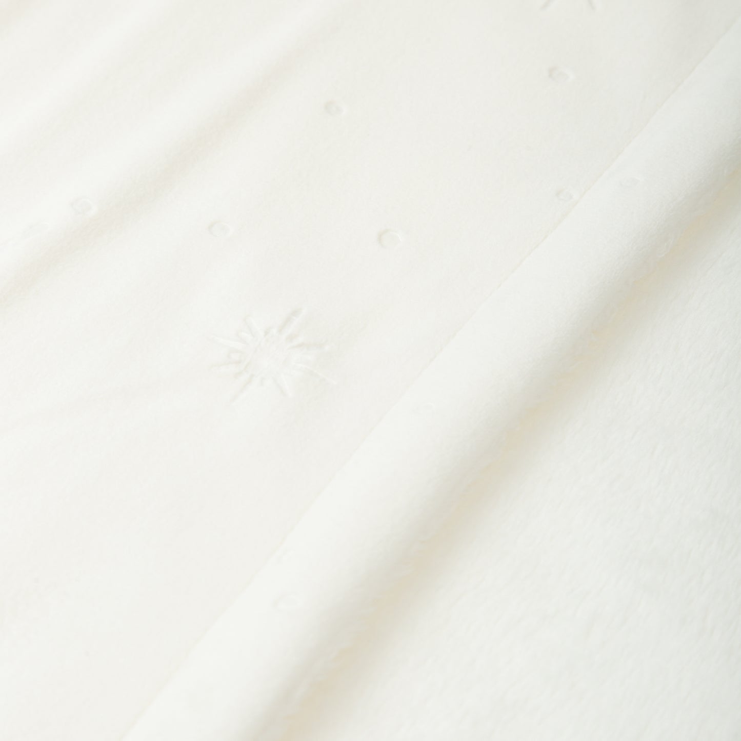 Manta Embossed False