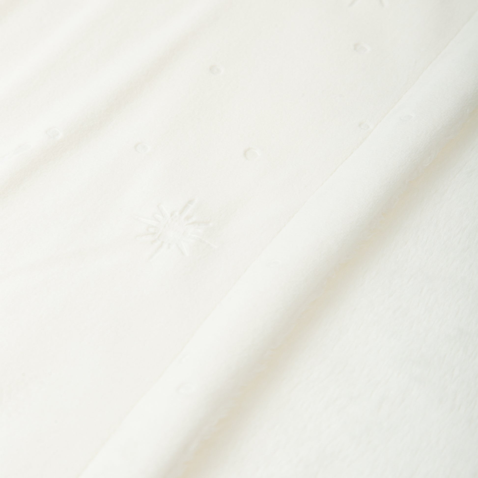Manta Embossed False