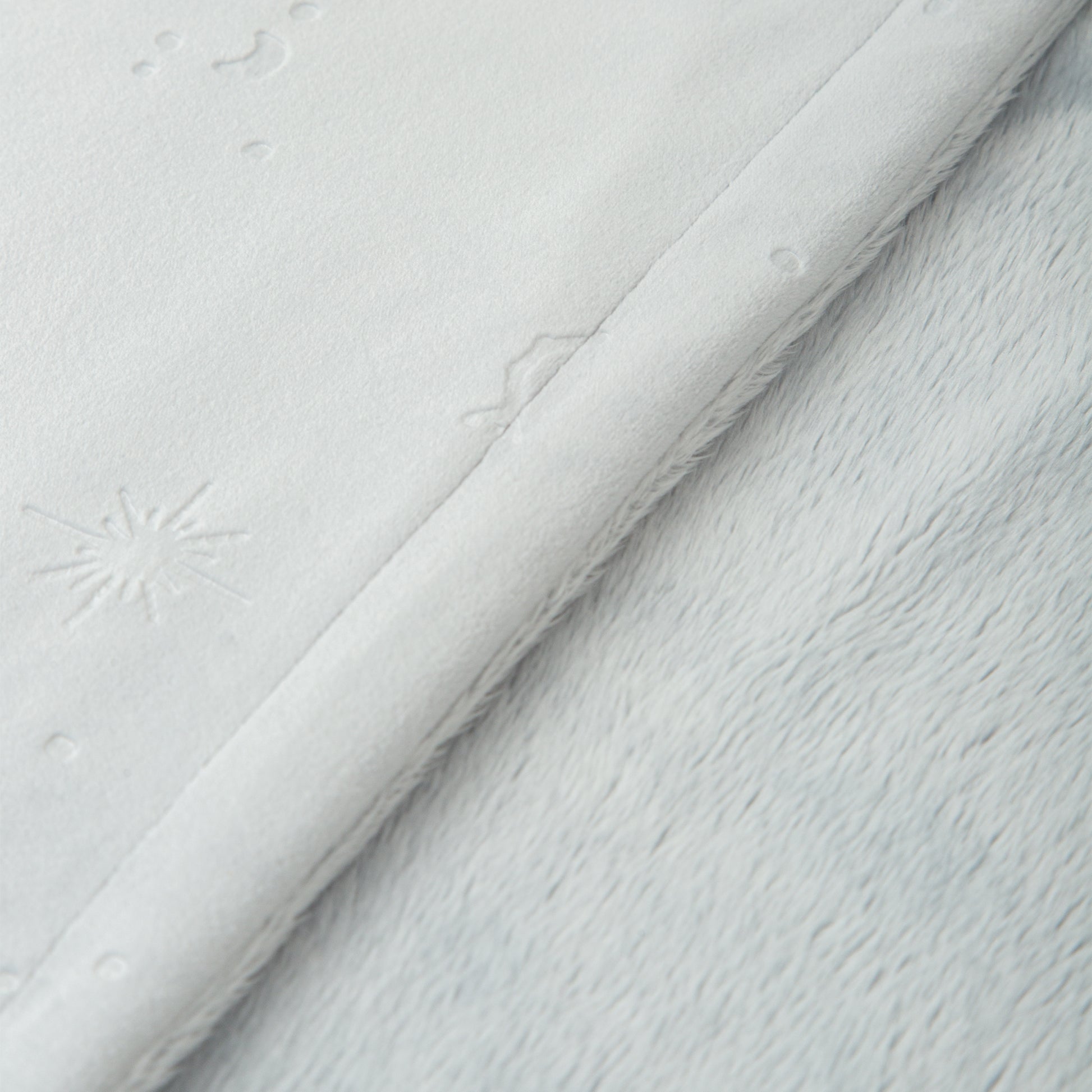 Manta Embossed False
