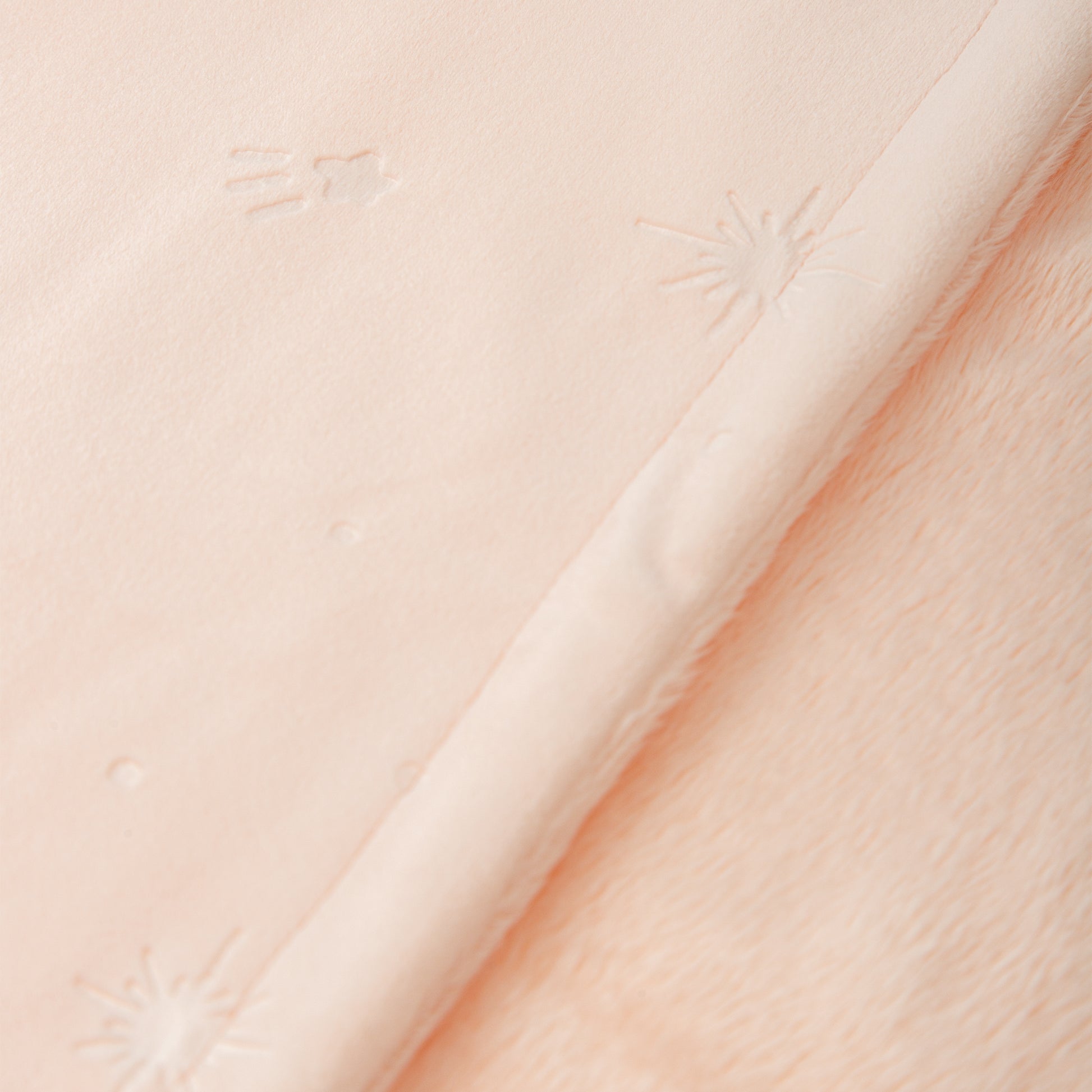 Manta Embossed False