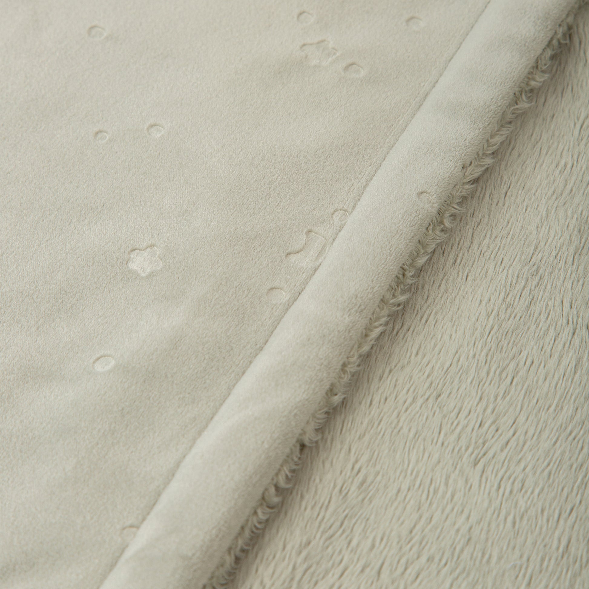 Manta Embossed False