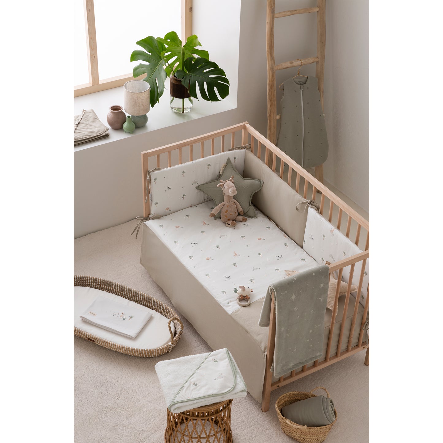 Juego sabanas punto jersey 3 piezas Palm Blanco Verde Minicuna (50x80-90)
